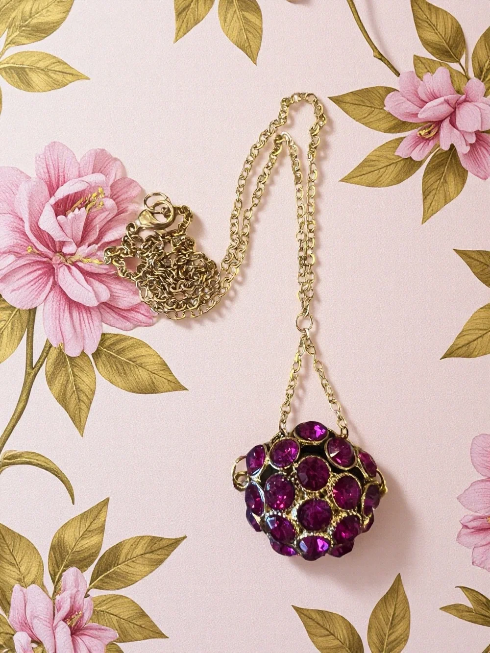 Vintage Victorian inspired Gold-Tone Necklace w/ Vibrant Fuchsia Crystal Pendant